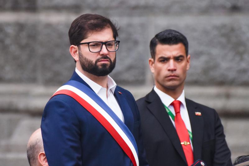 Agencia UNO - El elogio de Gabriel Boric a Giorgio Jackson durante homenaje a Pepe Mujica | T13