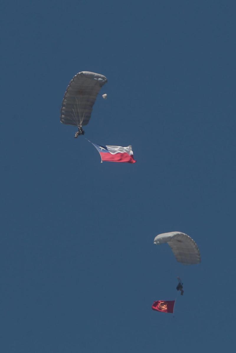 Agencia Uno - ¡De alto impacto! Así fue la presentación de la Escuela de Paracaidistas del Ejército en la Parada Militar 2025