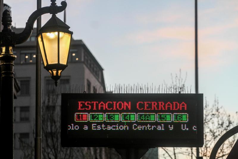 Metro de Santiago cierra siete estaciones de Línea 1 - referencial Agencia Uno