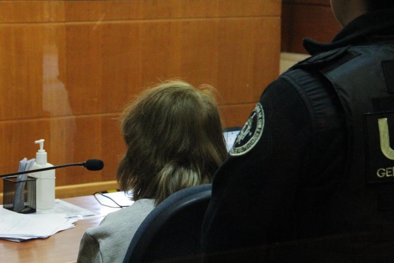 Madre acusada de parricidio quedó en libertad, pero detenida en tránsito - Agencia Uno