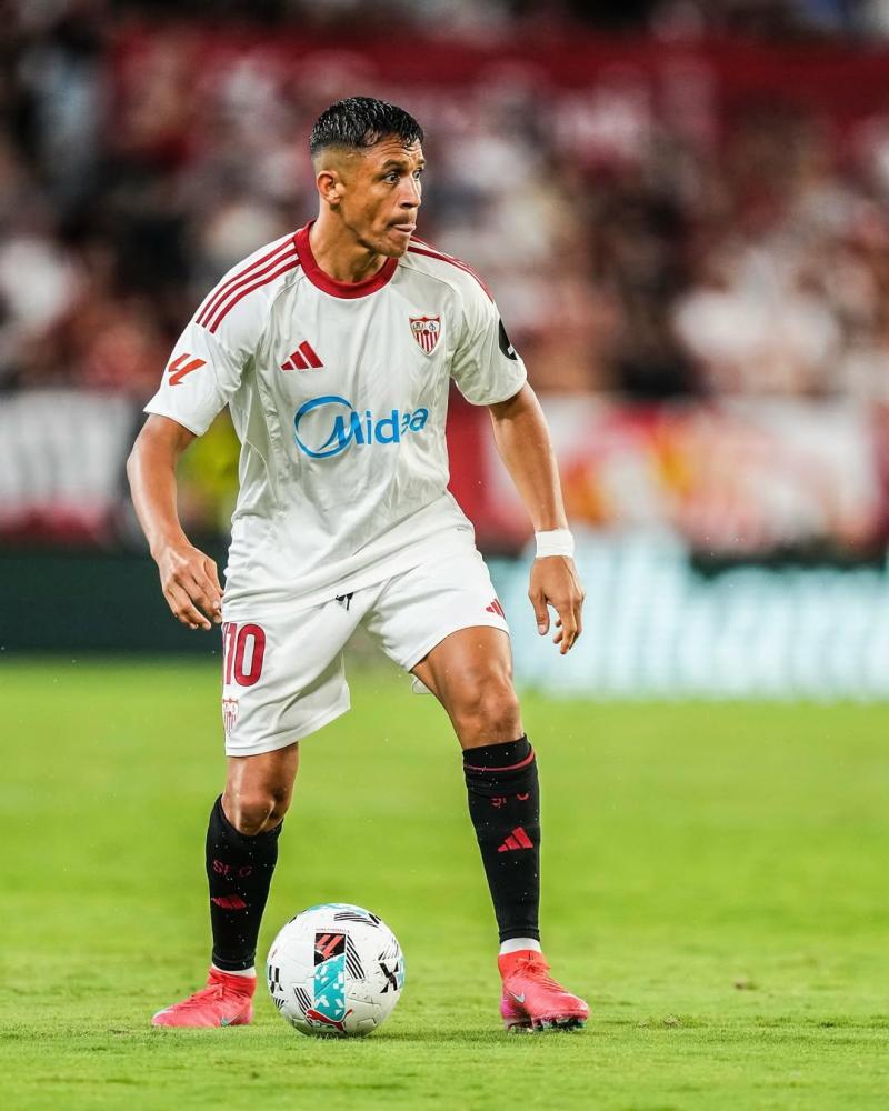 El gesto de Alexis Sánchez que tiene maravillado a Sevilla - Instagram