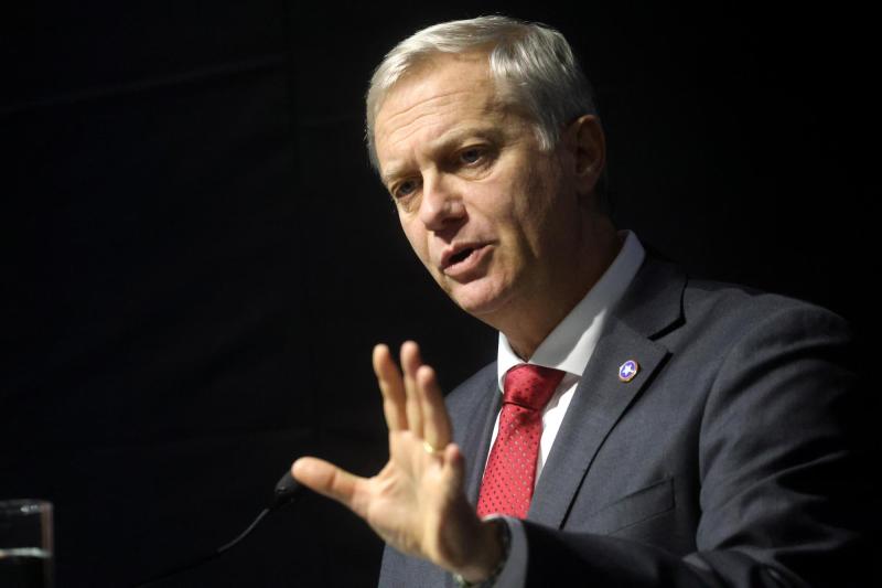 Aton- Kast cuestionó "desconexión" de ministro Cordero