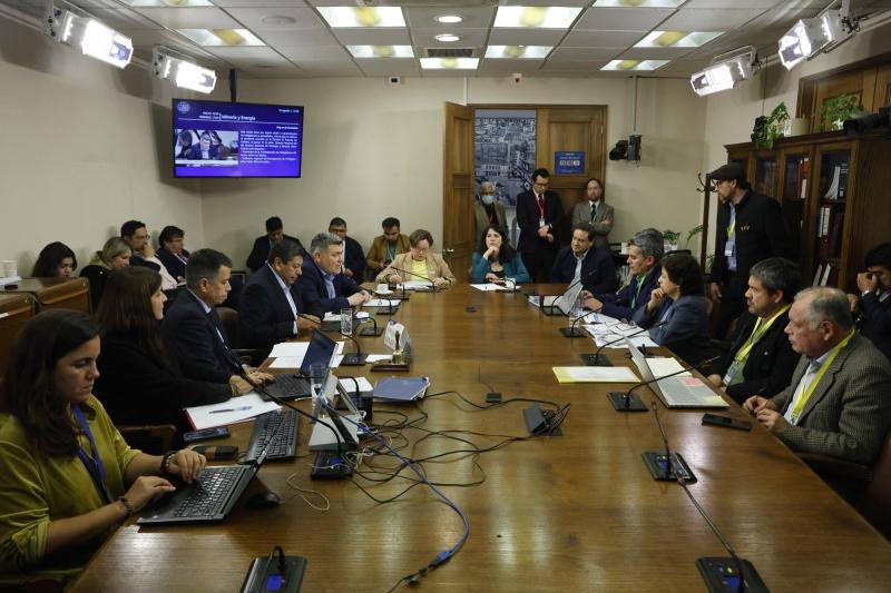 Aton- Comisión de Minería aprobó enviar carta al gobierno para que se solicite renuncia de Albornoz