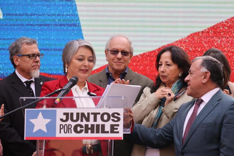 Aton- Carmona salió del comando cuando Jara se transformó en candidata del oficialismo