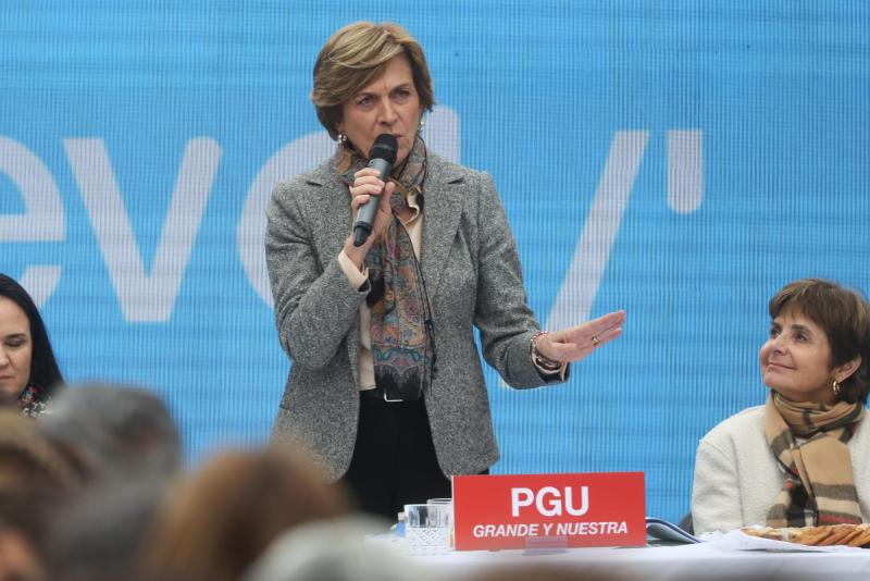 Aton- Matthei celebró aumento de la PGU y reconoció importancia de reforma en la que trabajó Jara