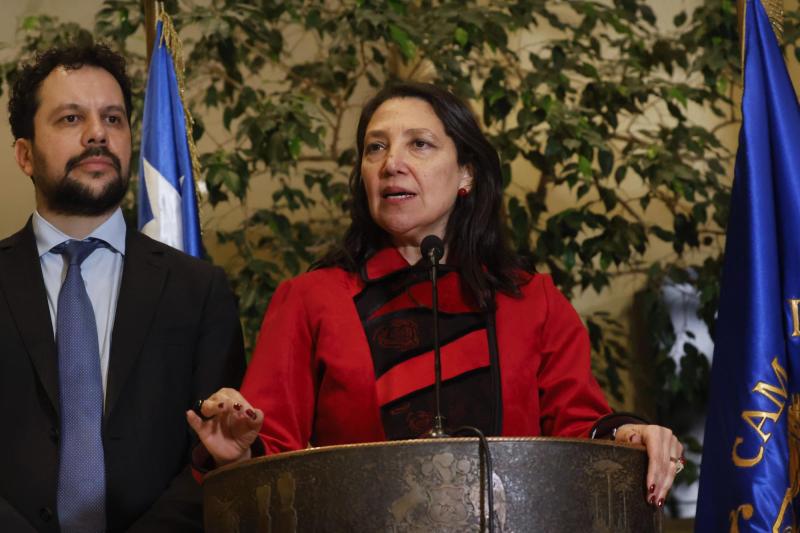 Aton- Ministra Lobos manifestó intención de llegar acuerdo en proyecto de voto obligatorio