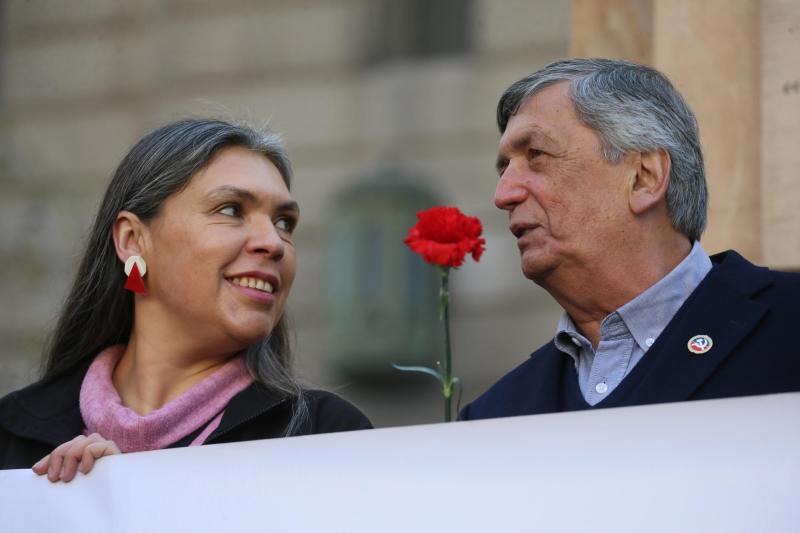 Aton- Bárbara Figueroa y Lautaro Carmona, secretaria y presidente del PC en marcha por el golpe