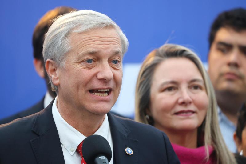 Aton- Kast acusó a Vidal de ser "el bot número uno de Chile"