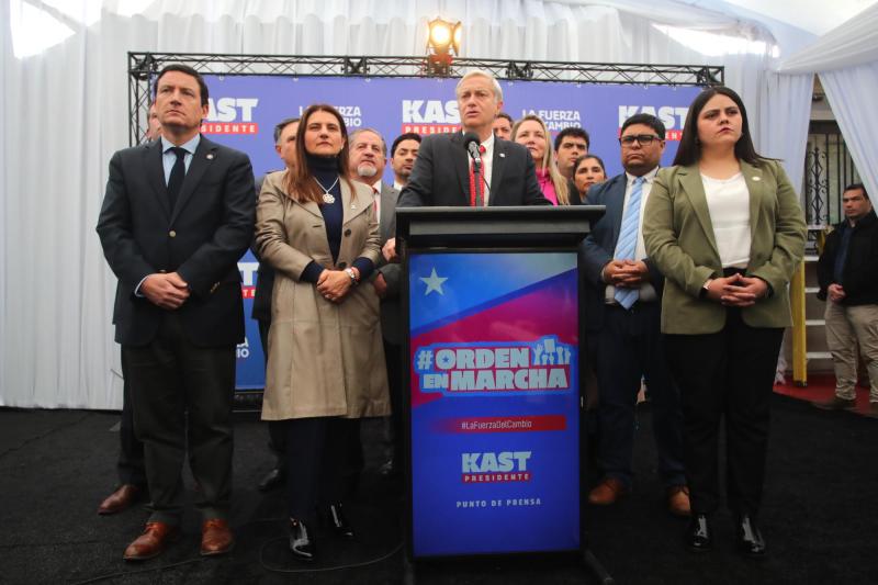 Aton- Kast arremetió contra Vidal, director de TVN