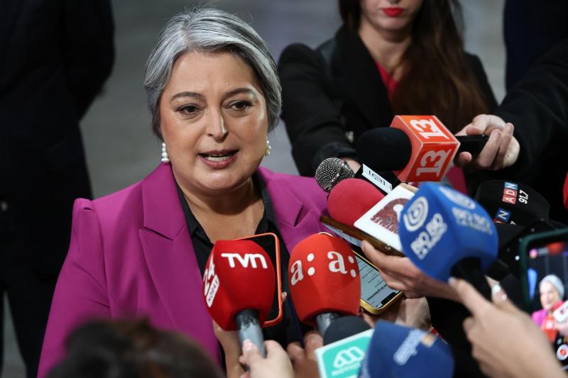 Aton- Jeannette Jara aseguró que no comparte "completamente" análisis del Banco Central