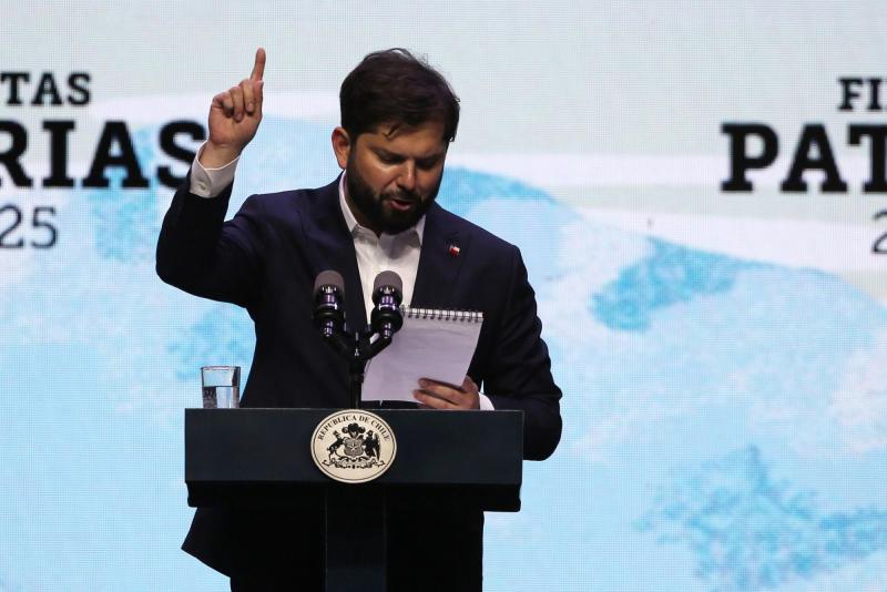 Aton - El saludo del Presidente Boric a los chilenos en el extranjero