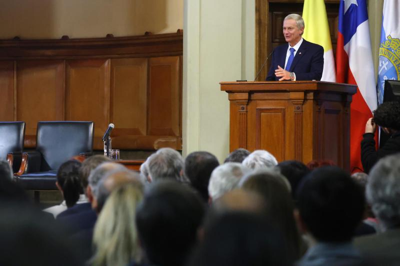 Aton- Kast participa de seminario de Clapes UC