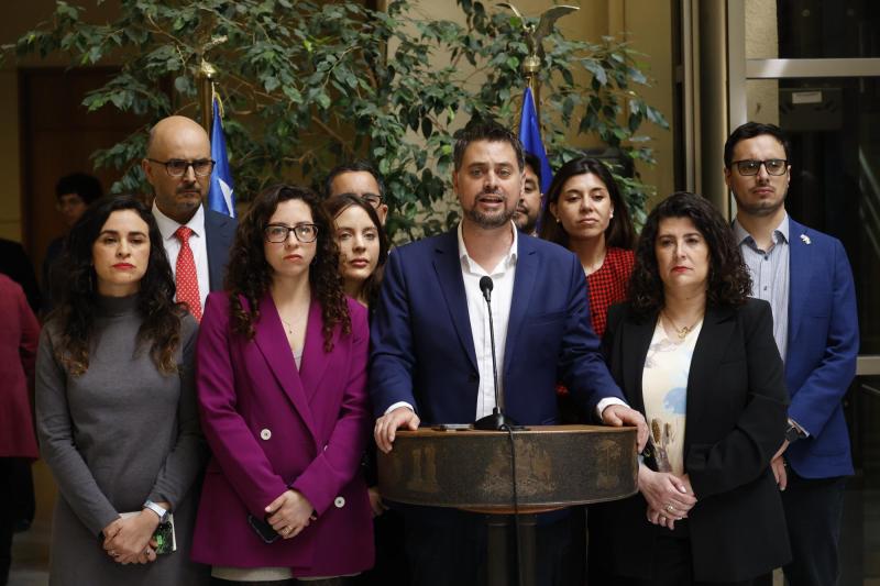 Aton- Diputados oficialistas anunciaron AC contra ministro Ulloa