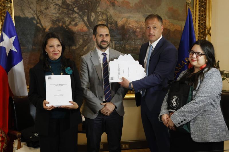 Aton- Gobierno entregó presupuesto al presidente de la Cámara, José Miguel Castro (RN)