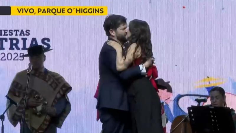 T13 - Así fue el primer pie de cueca del presidente Boric junto a su pareja