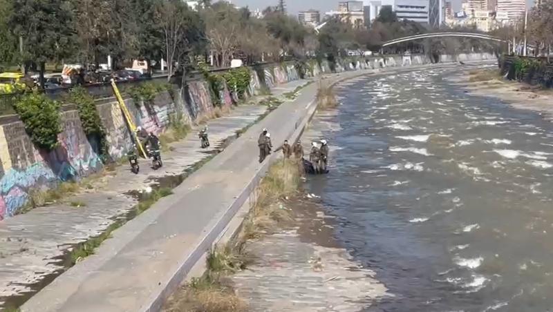 T13 - Encuentran el cuerpo de una persona muerta en la ribera del río Mapocho en Providencia
