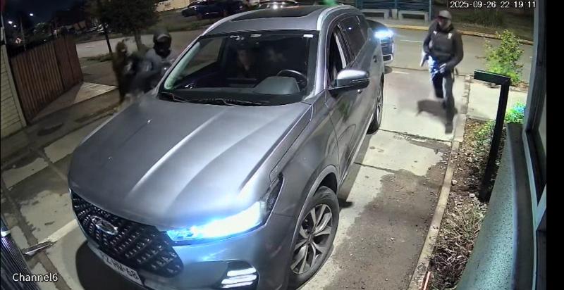 VIDEO | Cámaras de seguridad captaron violento portonazo en Lampa: Vehículo fue recuperado horas después en Quilicura - Captura cámaras de seguridad