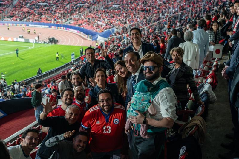 Los tiernos registros del presidente Boric junto a su hija en la inauguración del Mundial Sub 20 - RRSS