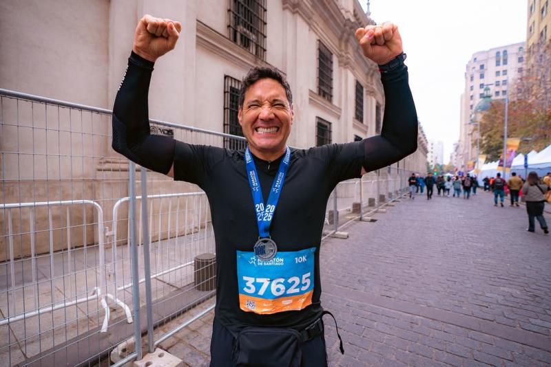 Pancho Saavedra en la Maratón de Santiago - RRSS