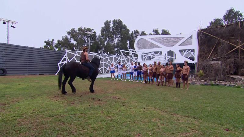 Canal 13 - Pangal Andrade llega a Mundos Opuestos