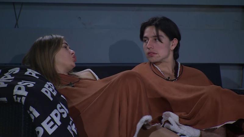 Canal 13 - Alan y Nicole en Mundos Opuestos