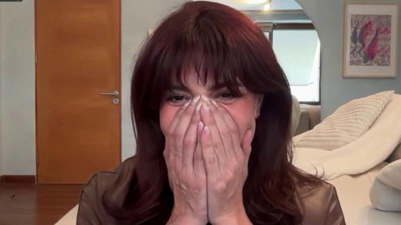 Mundos Opuestos - La reacción de Karen Paola