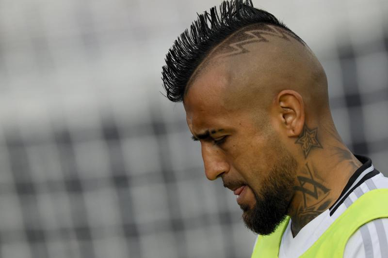 La querella que golpea a Arturo Vidal - Photosport