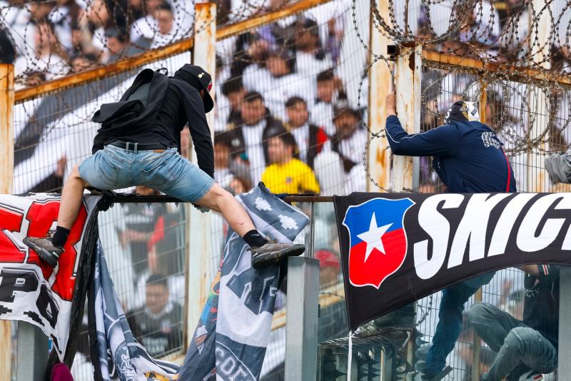 Photosport (referencial) - Hinchas de Colo-Colo en el Monumental
