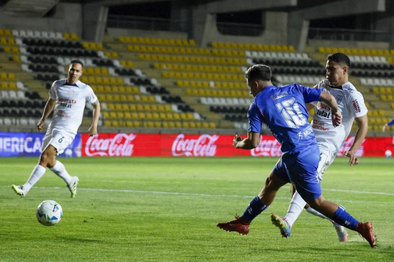 El golazo de Lucas Assadi en Sudamericana - Photosport