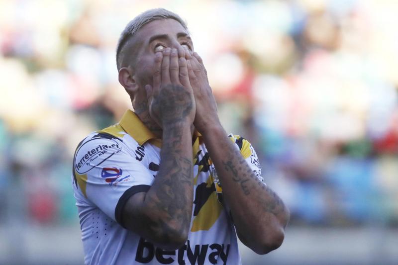 Exgoleador de fútbol chileno castigado por la FIFA: fue sancionado por escándalo en Malasia - Photosport