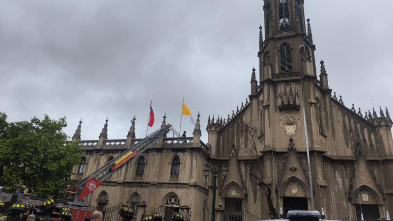 Incendio en iglesia Los Carmelitas fue controlado por bomberos - T13