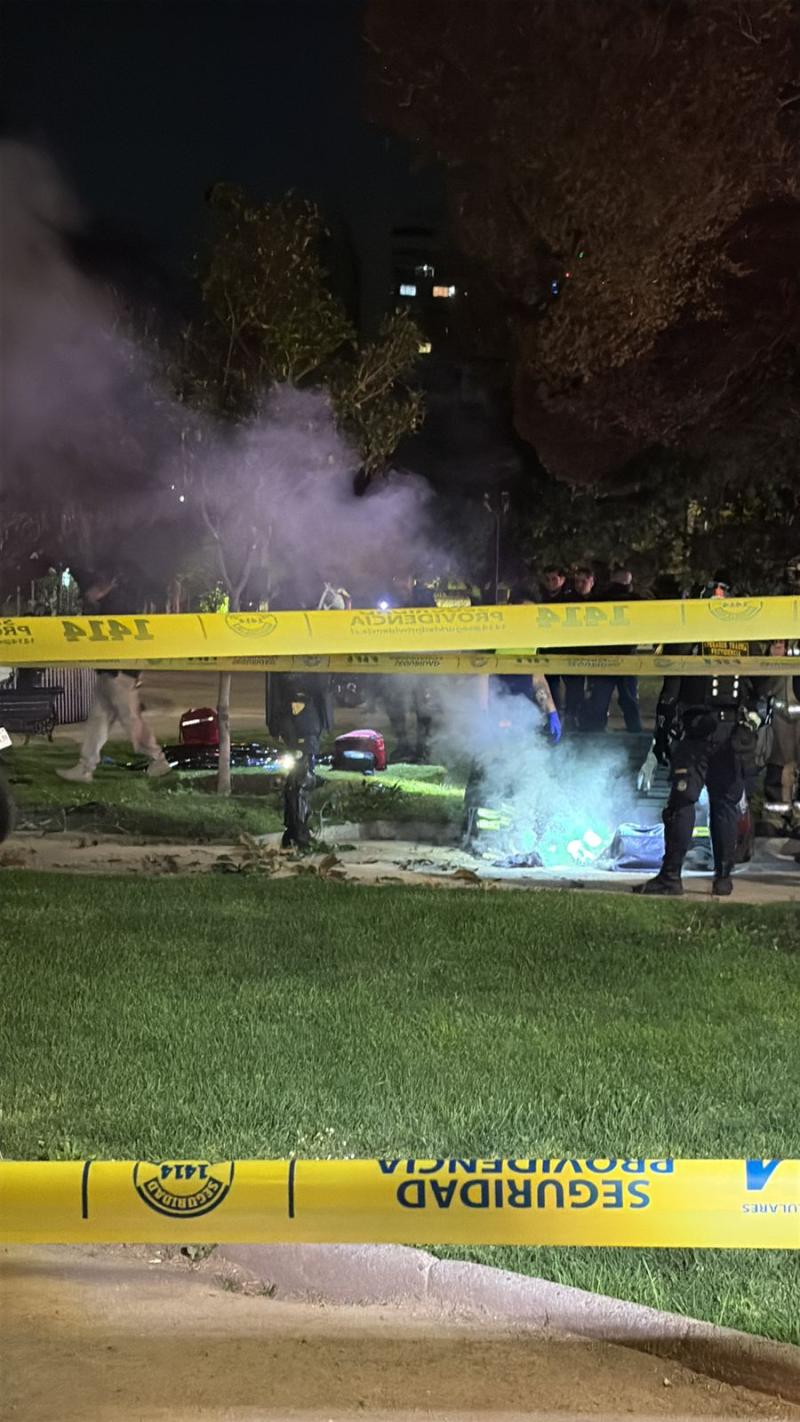 Se roció líquido acelerante y se prendió fuego: Hombre muere quemado en el Parque Bustamante
