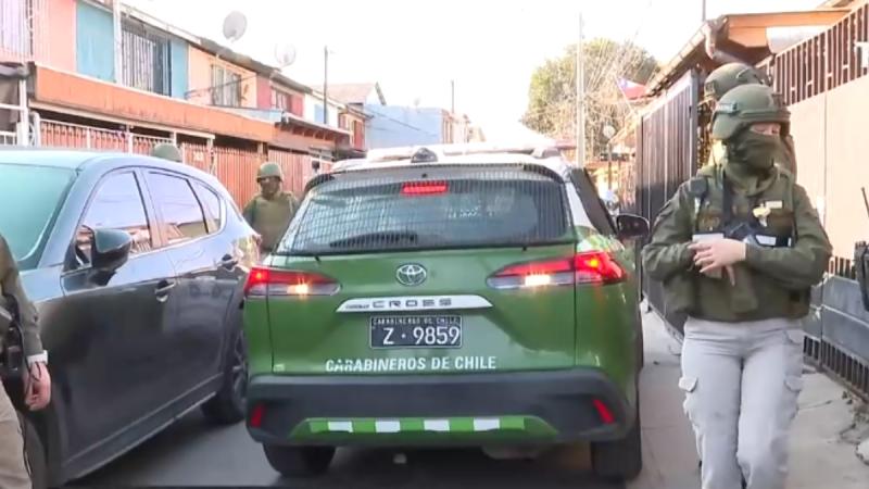 Tres detenidos tras allanamientos en la RM - T13