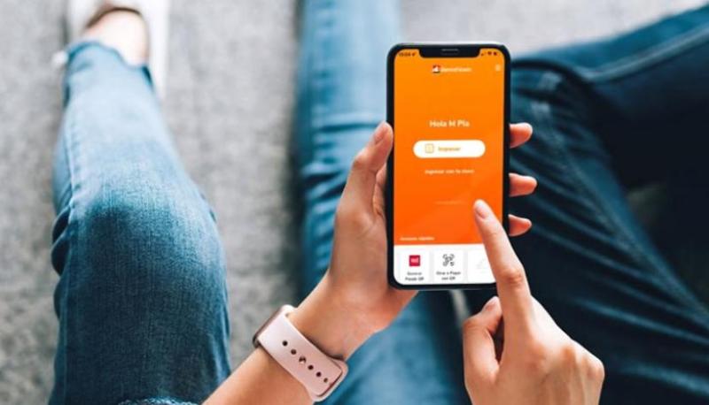 T13 - Falsas transferencias y estafas: Video muestra a delincuentes "enseñando" aplicación que entrega comprobantes bancarios adulterados | Archivo T13