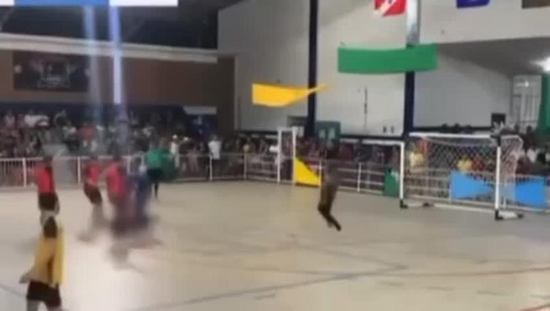 RRSS - Portero muere tras atajar un penal en torneo de futsal en Brasil