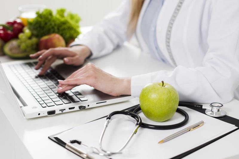 Isapres deberán entregar cobertura por consulta a nutricionista - referencial freepik