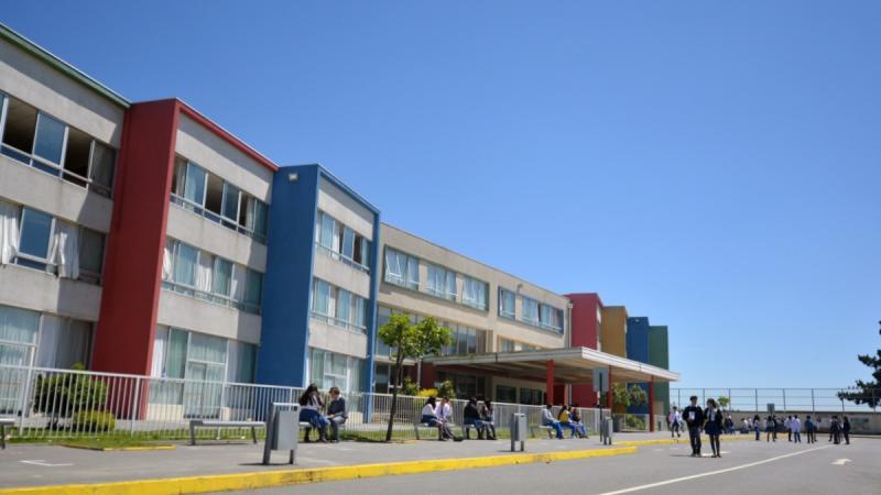 Ratifican multa contra colegio que cerraba sus puertas a estudiantes atrasados - Colegio Fraternidad