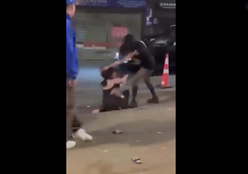 Captan a reina de belleza Katia Hoffmann en pelea fuera de una discoteca en Valdivia: Hubo combos, patadas y empujones