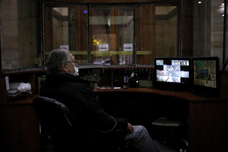 Agencia Uno (referencial) - Vecino de edificio en Recoleta denuncia brutal golpiza por encargo tras discusión con conserje del edificio: "Me gritó que..."