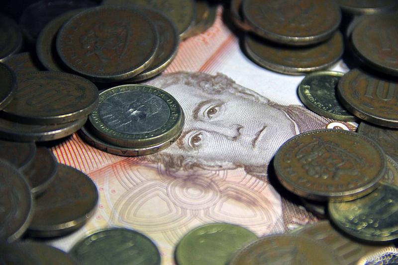 Tesorera se quedó con los ahorros del curso - AUNO Referencial