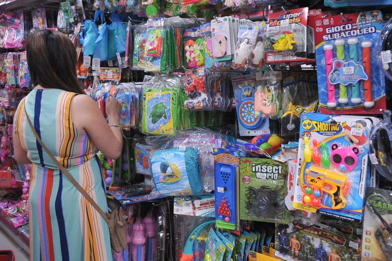 Informe de la CNC acusa "formalidad parcial" en malls chinos - Agencia Uno