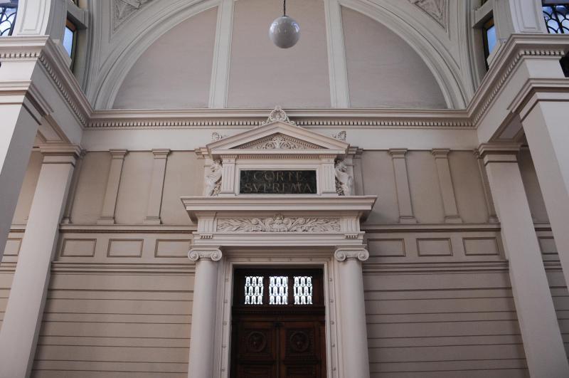 Hombre deberá pagar millonaria indemnización a su exesposa - Agencia Uno