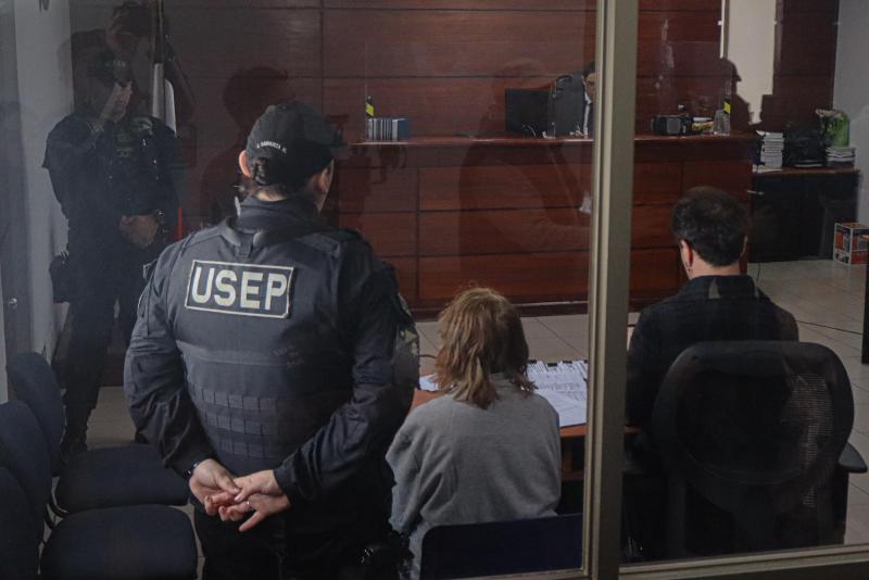 Fiscalía muestra la carta que dejó la mujer acusada de parricidio - referencial Agencia Uno