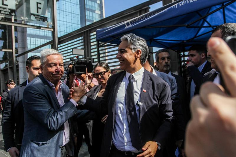 Marco Enríquez-Ominami rompe en llanto al hablar sobre su padre adoptivo: “Me salvó mucho” - Agencia Uno