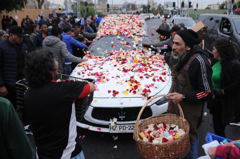 Agencia Uno - Cortejo fúnebre de Esteban Hermosilla pasó por la Pérgola de las Flores