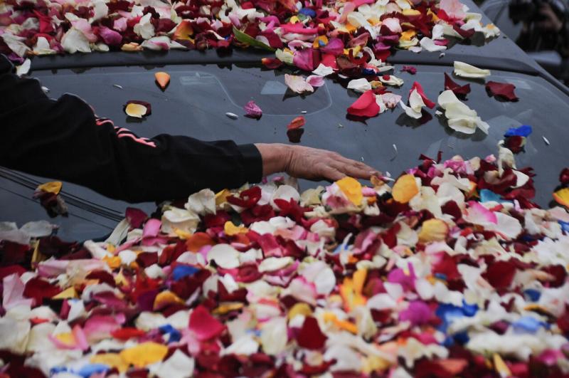 Agencia Uno - Cortejo fúnebre de Esteban Hermosilla pasó por la Pérgola de las Flores
