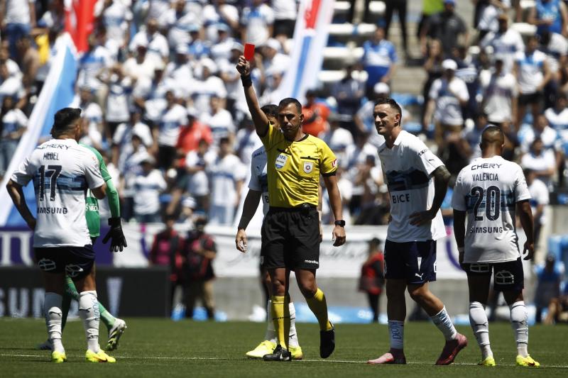 Agencia Uno - Gary Medel siendo expulsado contra Universidad de Chile