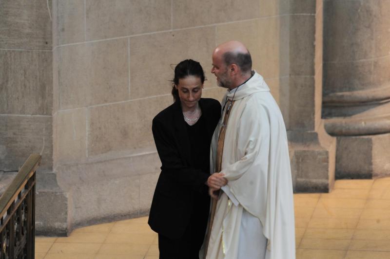 Agencia Uno - La emotiva despedida entre lágrimas de Amparo Noguera a su padre