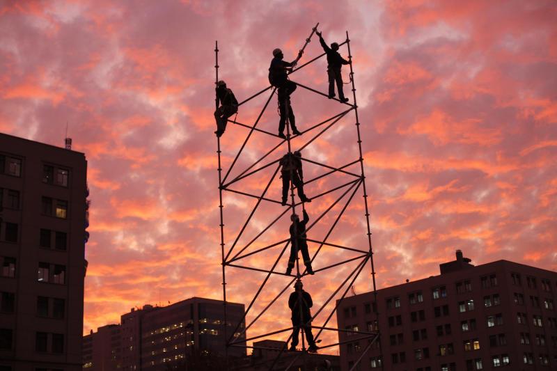 T13 - Tragedia en Santiago Centro: Trabajador muere tras derrumbe de andamio y caer desde 20 metros en plena obra | Referencial - Agencia UNO