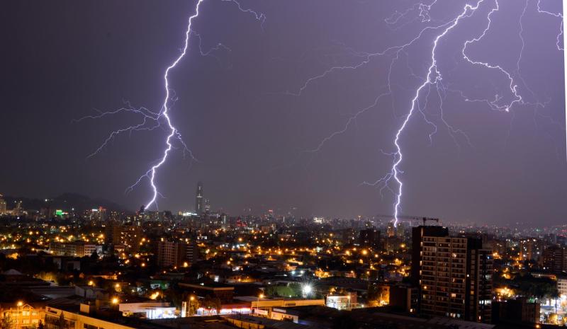 Agencia Uno (Archivo) - Alerta meteorológica por tormentas eléctricas para regiones Metropolitana y O'Higgins